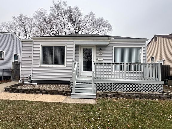 2nd image of 622 Mayflower Ave