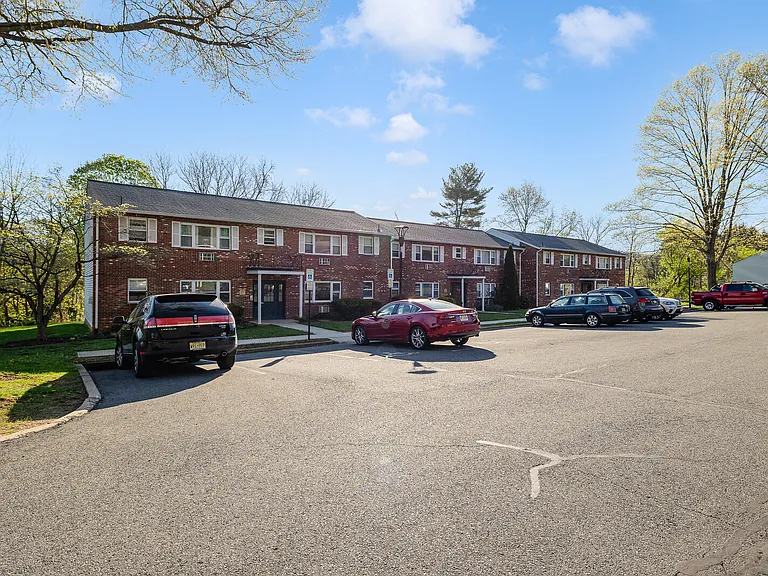 1 Parkside Ct #17 — Photo 30