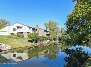 93 Briarwood Cir, Oak Brook, IL