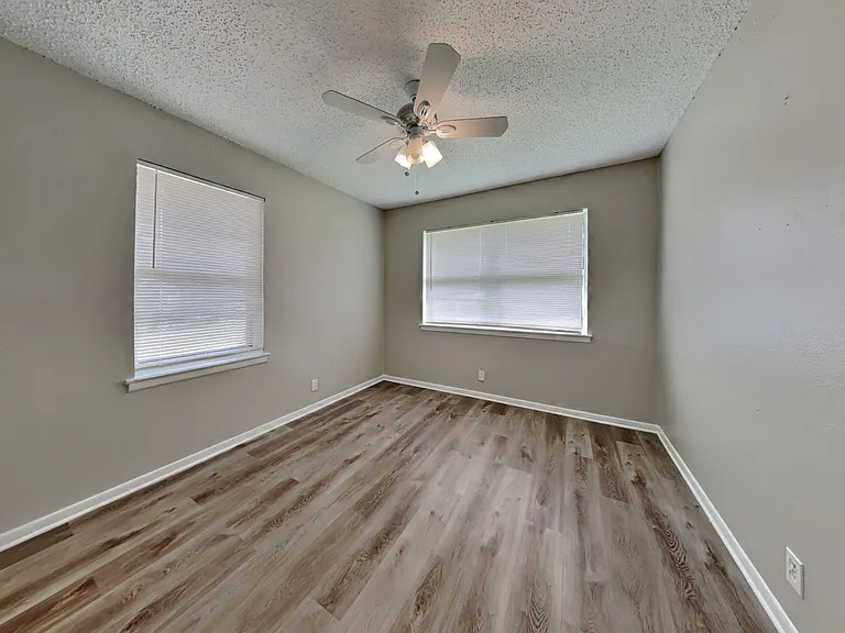 2225 Janice St — Photo 19