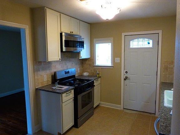 gas stove and microwave hood, granite countertops