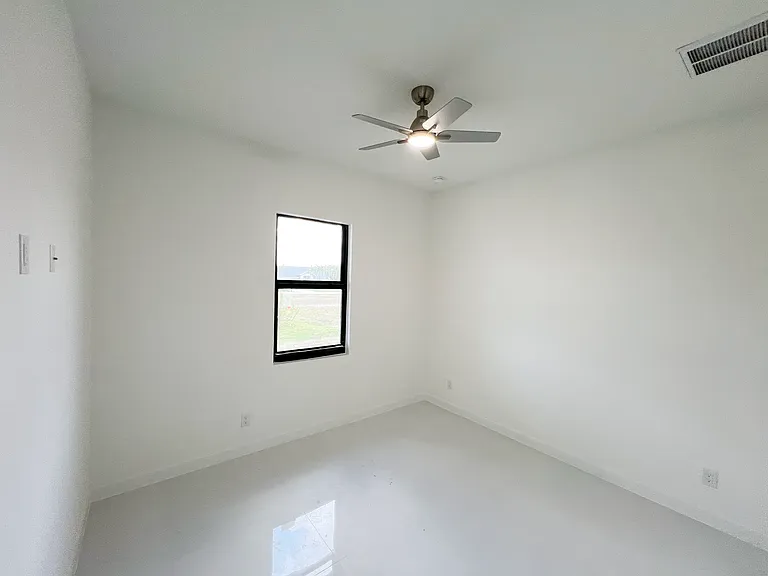 4333 NW 34th Ln — Photo 14
