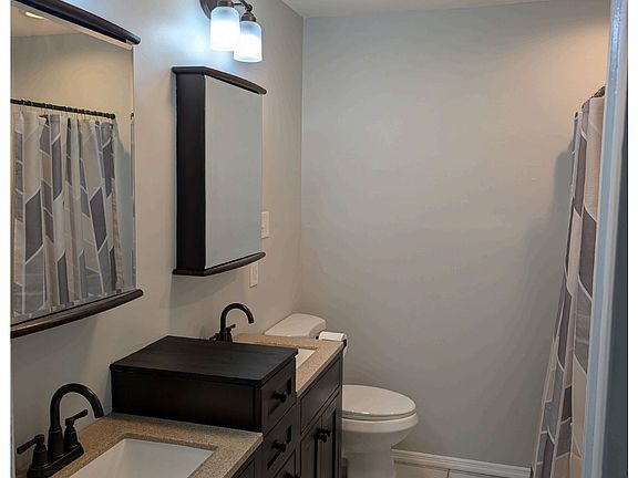Bathroom _ 7'.2" x 8'6" Double Sinks