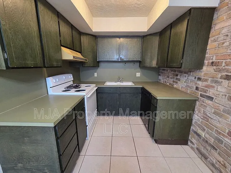 1165 Edgewood Dr #2 — Photo 5
