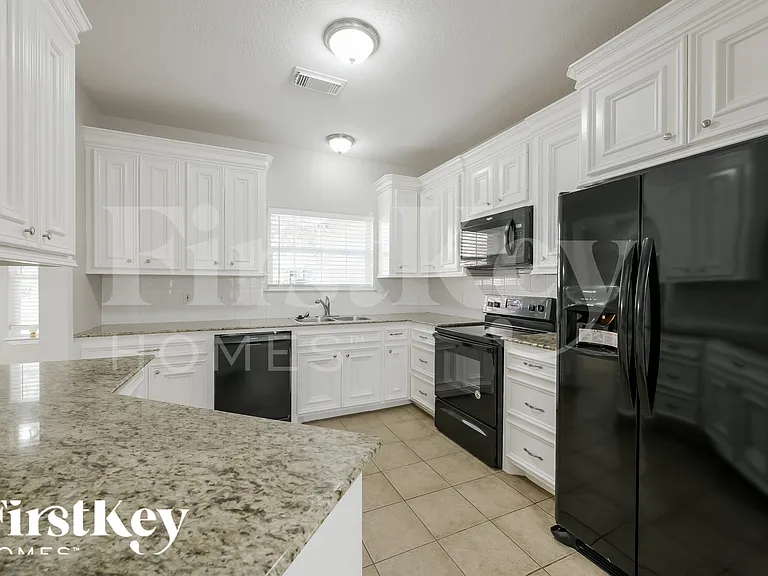 295 Cypress Dr — Photo 9