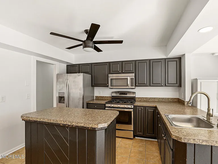 2021 Paterson Ave — Photo 12