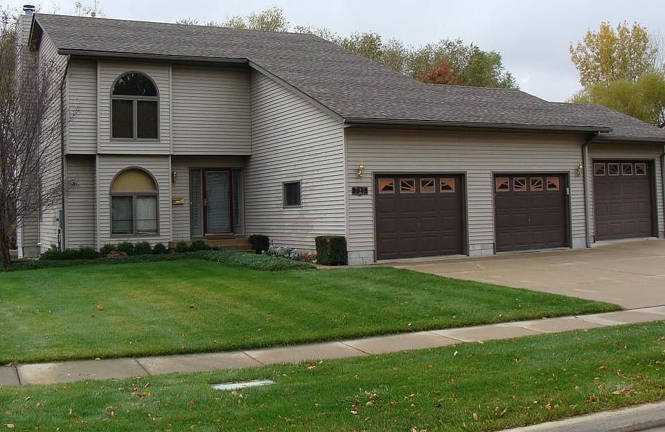 1st image of 727 Stanwood Dr