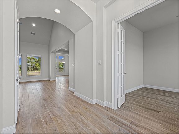 4th image of 157 Lila Lake Dr