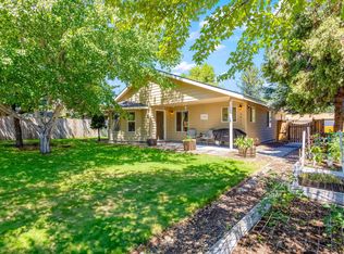 2611 SW Salmon Ave, Redmond, OR 97756