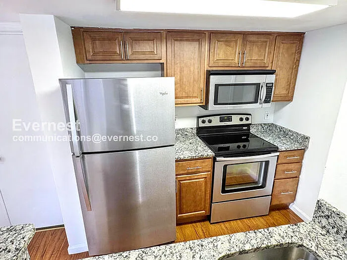1011 Fallcrest Ct #202 — Photo 4