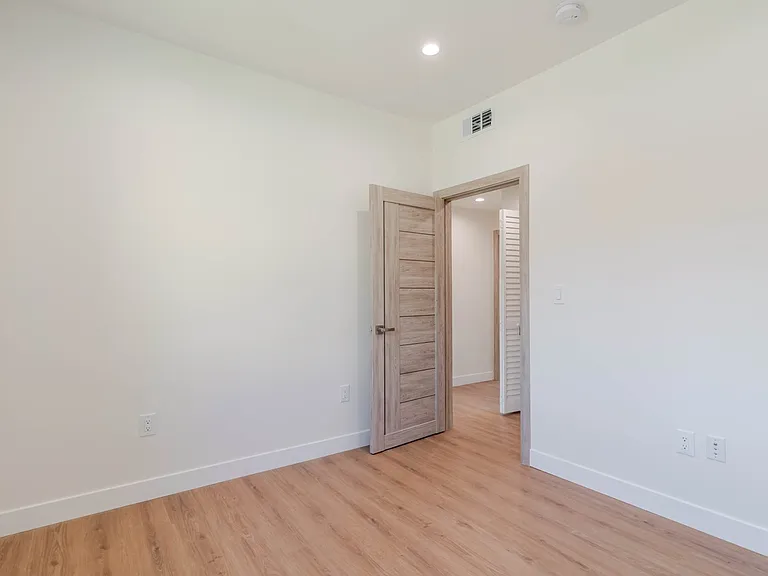 10232 Tujunga Canyon Blvd — Photo 15