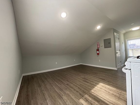 5th image of 37 12th Ave Floor 3