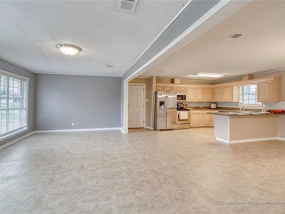 5th image of 2927 Saint Francis St