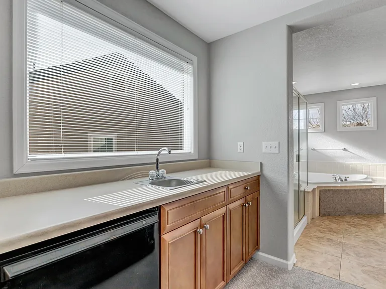 10168 Nottingham Dr — Photo 23