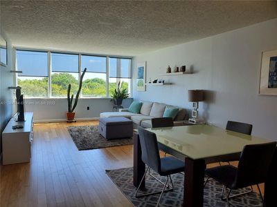 8233 Harding Ave APT 505, Miami Beach, FL, 33141