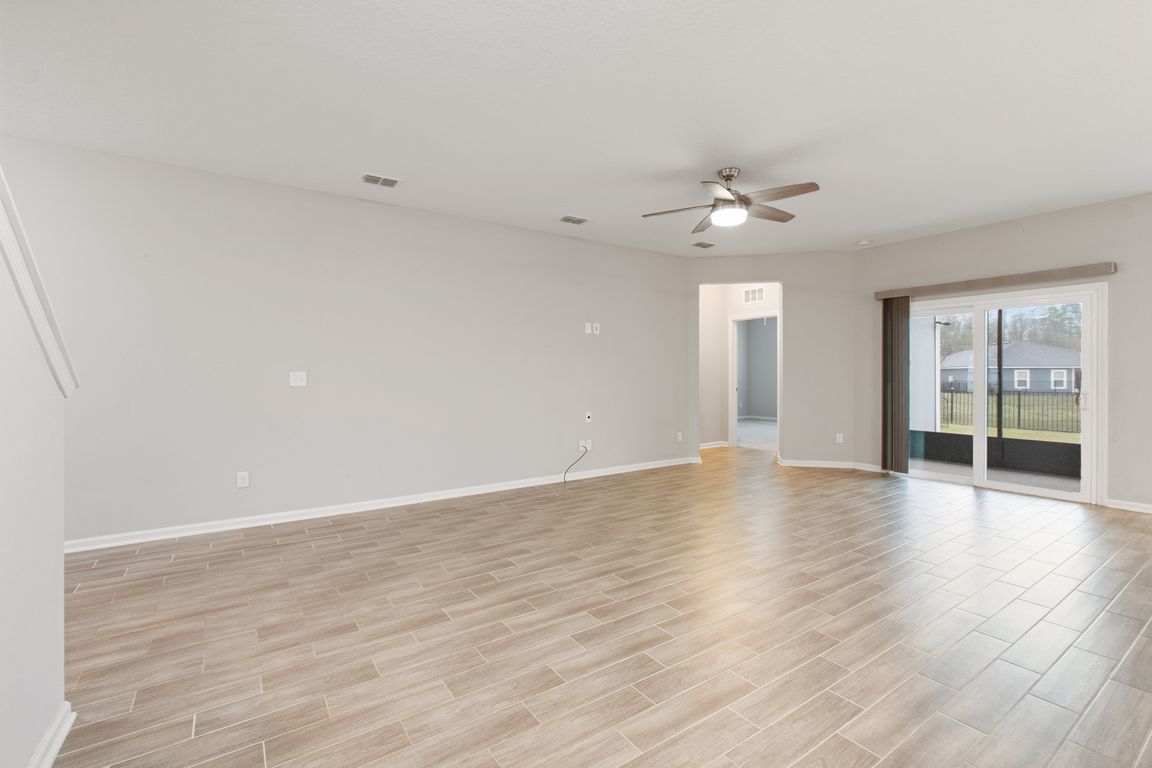 Firethorn Ave-008.jpg