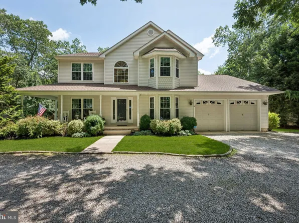 8 Silver Lake Dr, Shamong, NJ 08088