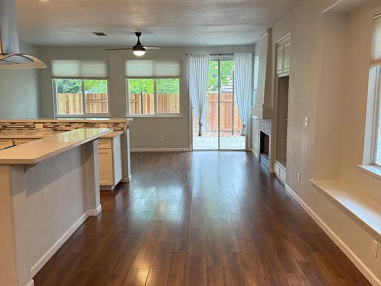 108 Robinson Ct — Photo 10