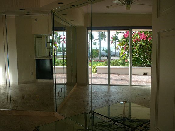 bedroom/ocean view
