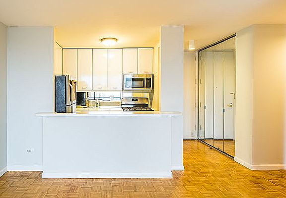 5th image of 255 E 49th St #27C