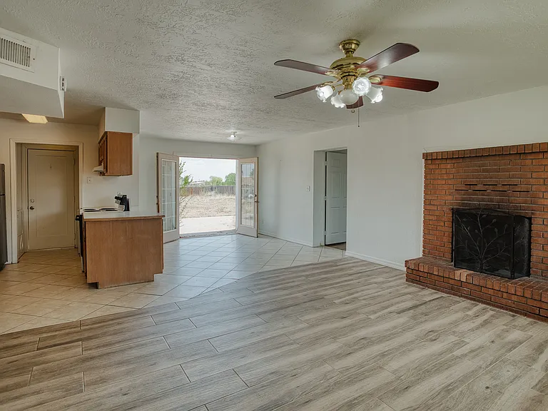 539 S 6th St W — Photo 3