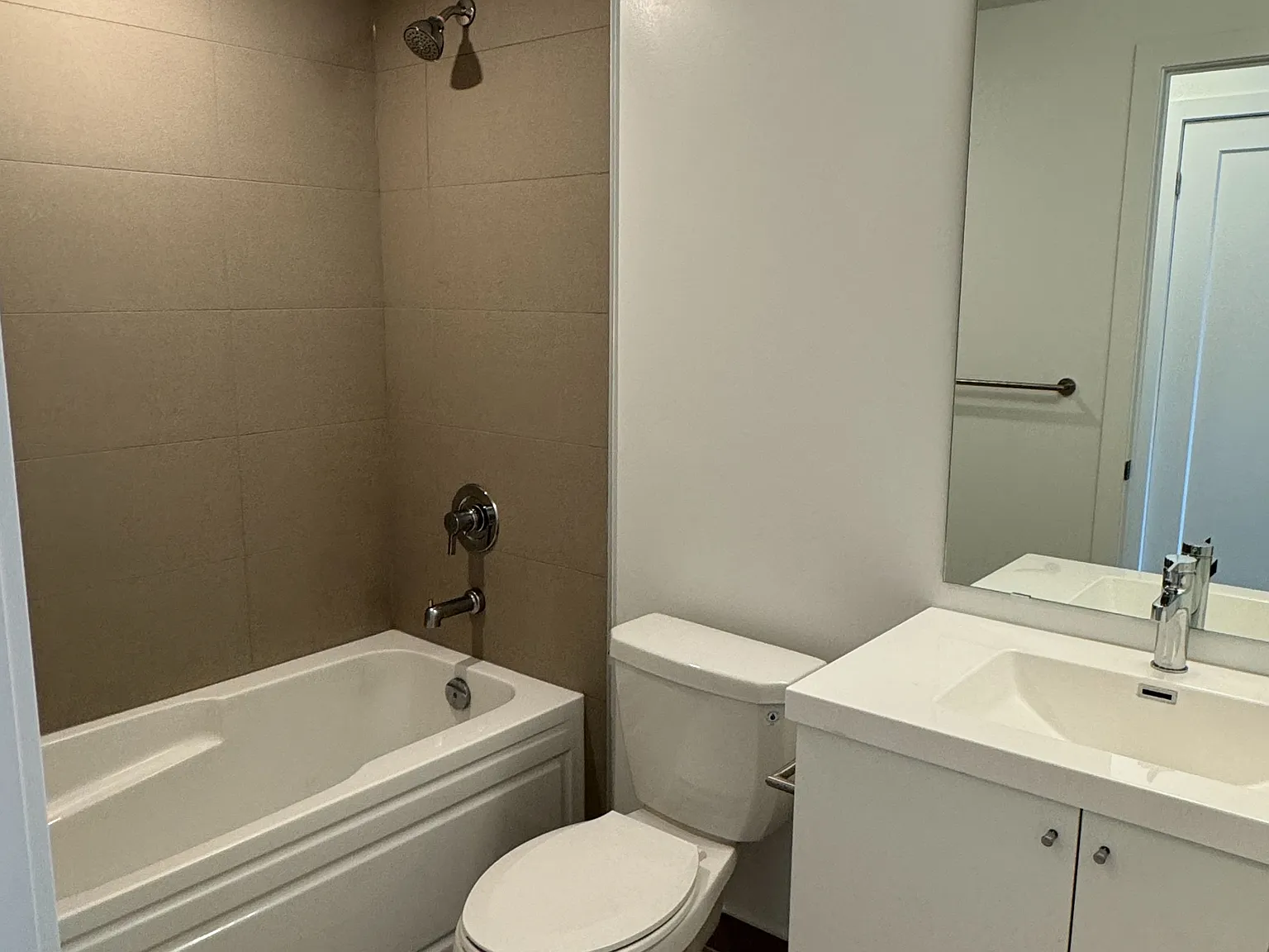 1 bed, $2,030 — Photo 4