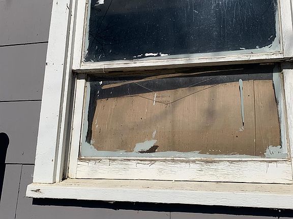 5th image of 1593 Adams Rd