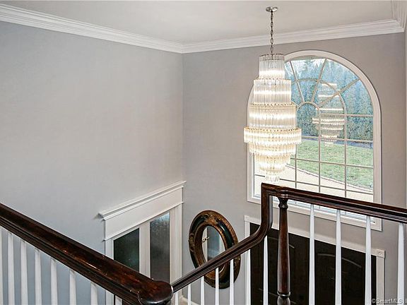 5th image of 20 Algonquin Ln