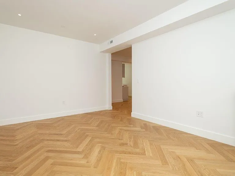Forest Court — Photo 15