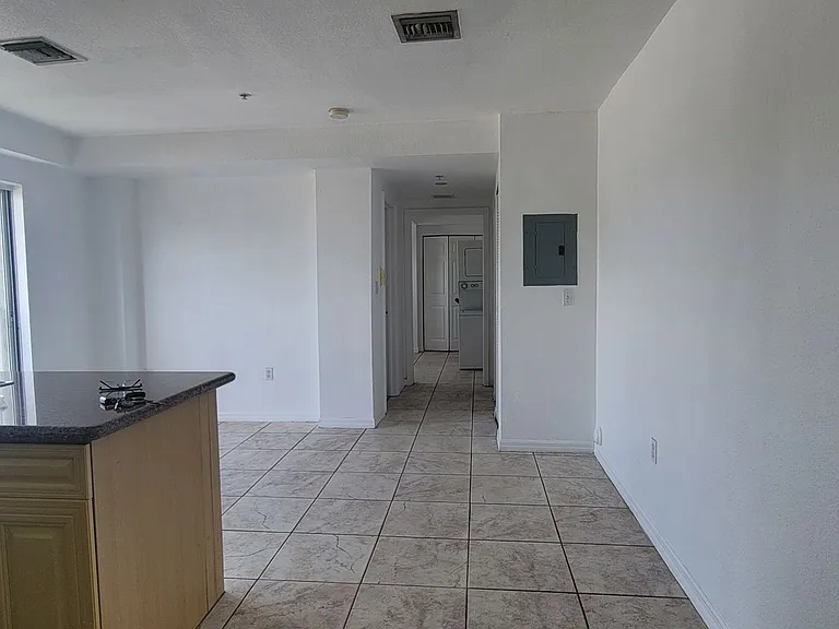 520 SW 5th St — Photo 41