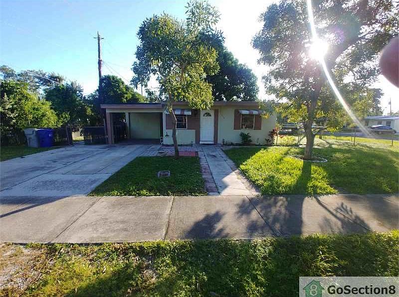 1st image of 820 NE 3rd Ave