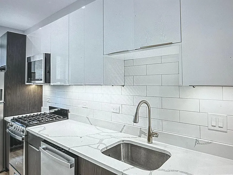 7503 N Eastlake Ter #2 — Photo 4