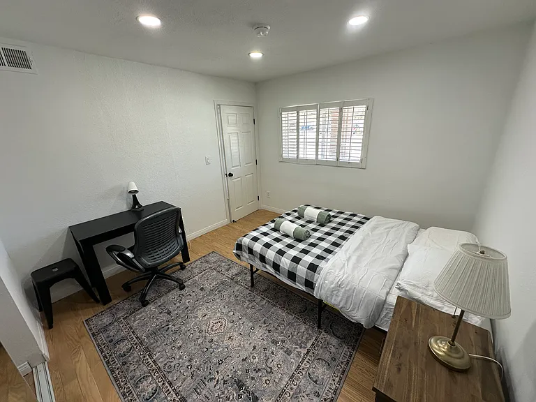 3030 Plaza St #1 — Photo 8