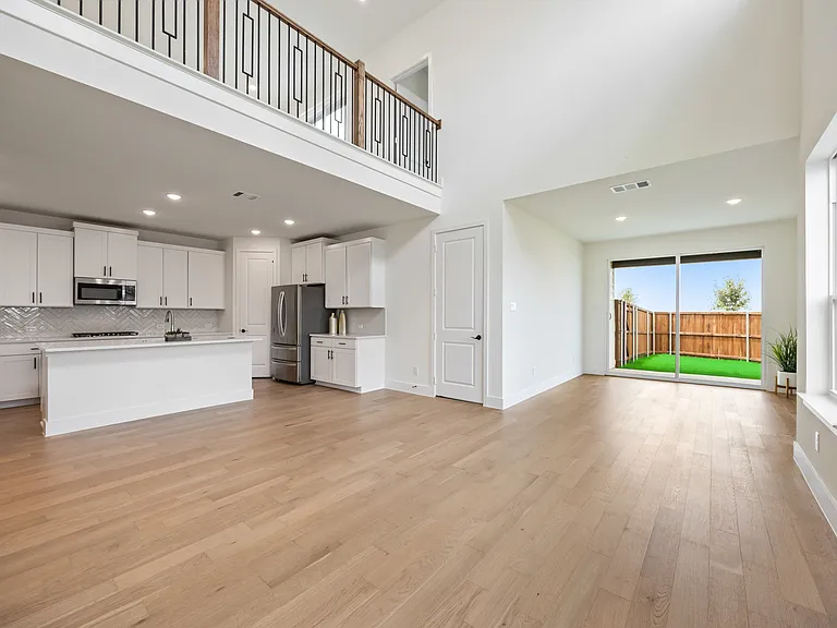 7066 Lathrop Ln — Photo 3