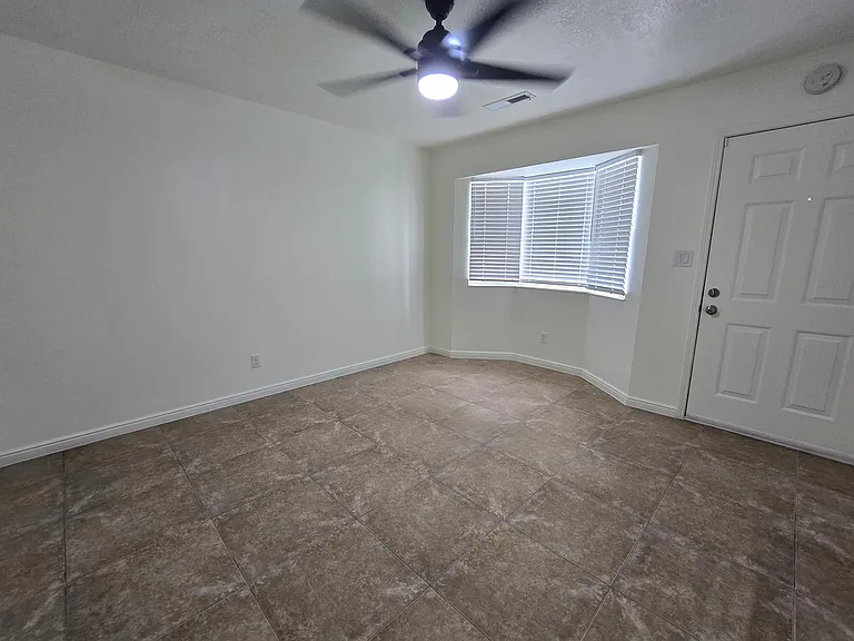 1015 S River Rd #2 — Photo 2