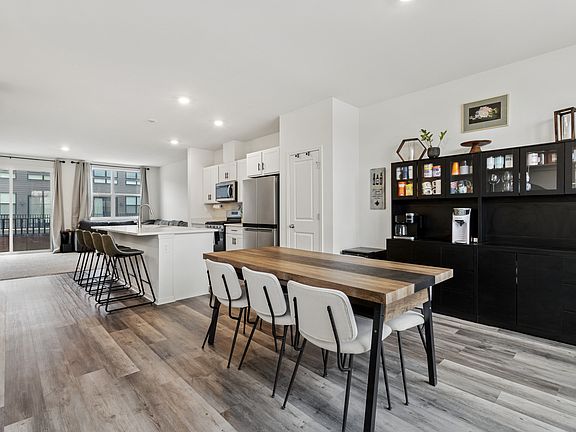 4th image of 306 Summit Cir