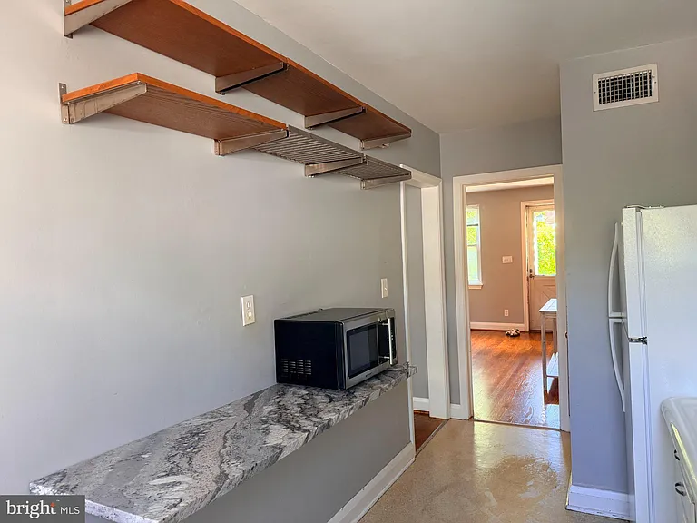 237 Linden Ave — Photo 8