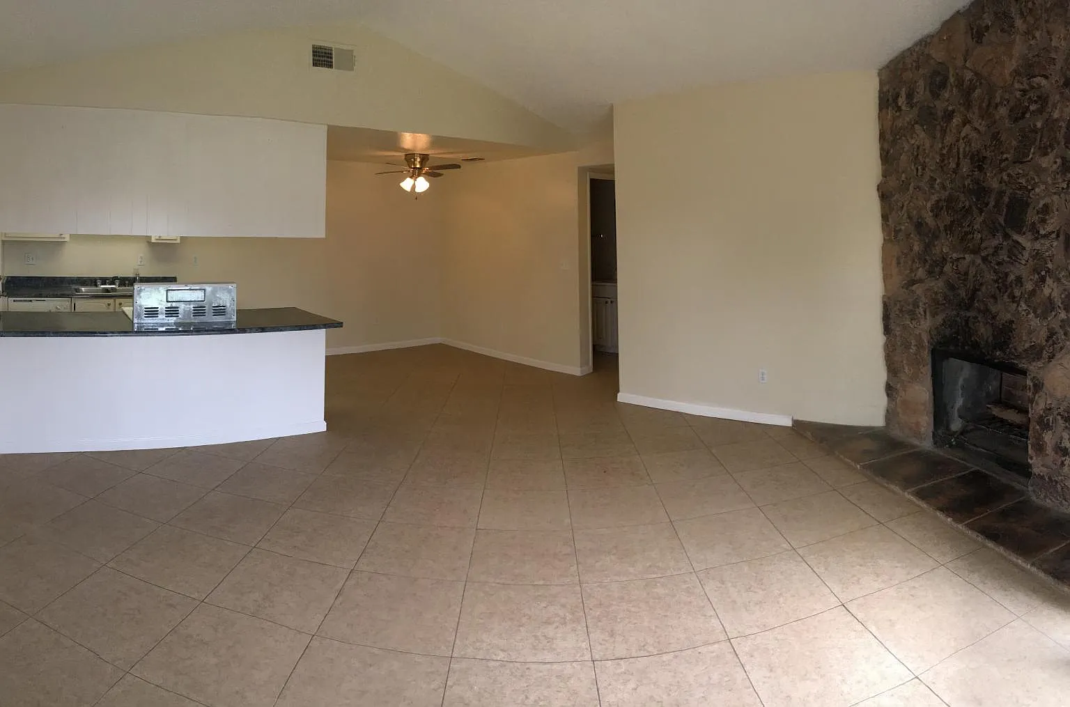 3 bed, 1050 sqft, $2,150 — Photo 4