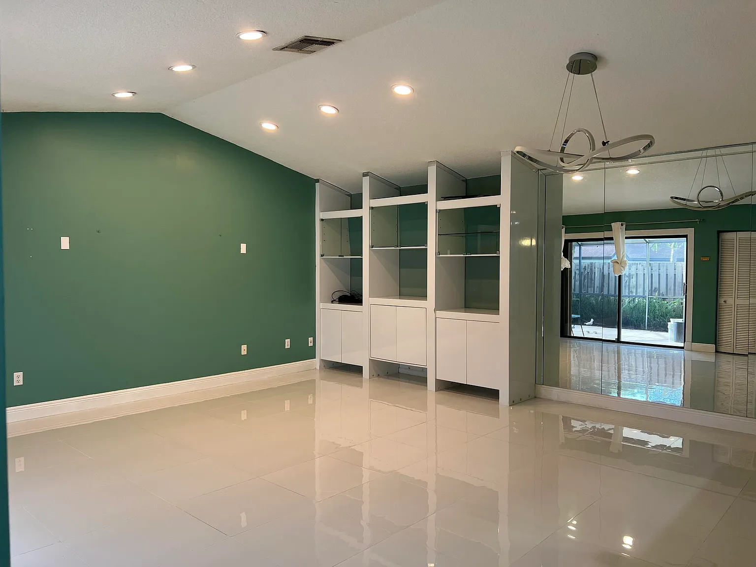 2 bed, 2.0 bath, 1196 sqft, $2,650 — Photo 2