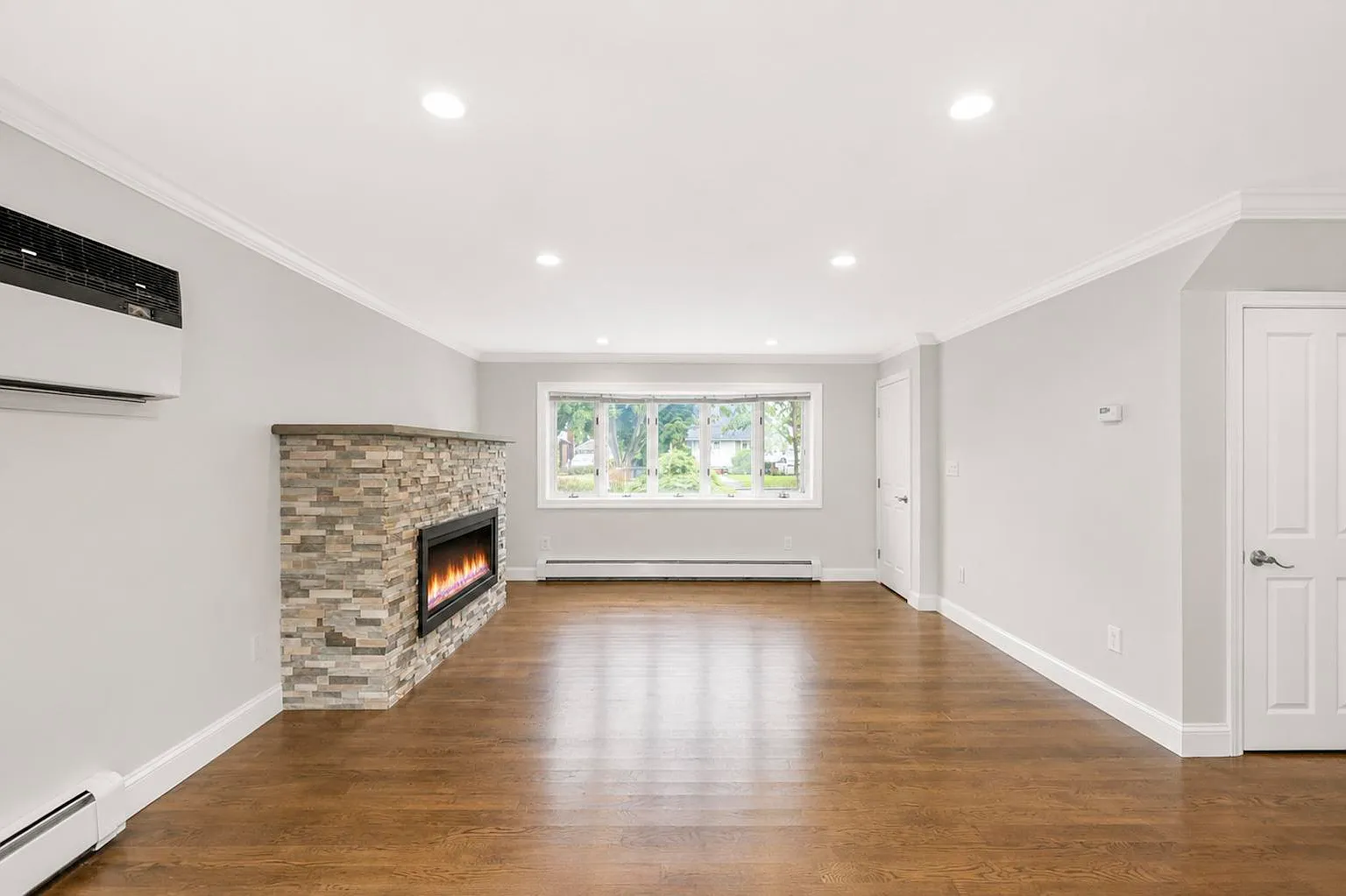 2 bed, 1920 sqft, $3,800 — Photo 3