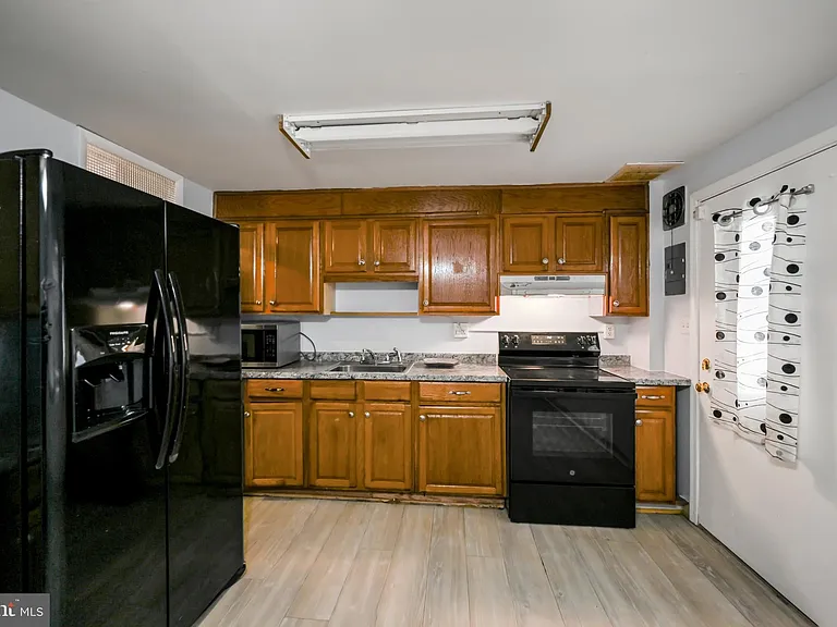 1610 Wentworth Ave — Photo 15