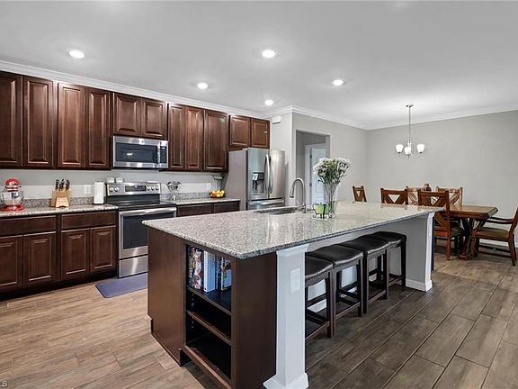 5th image of 2784 6th AVE NE