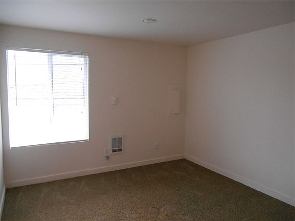 3rd image of 724 S L St APT C