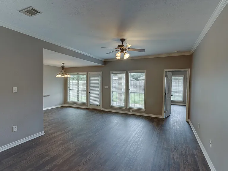 113 Karten Ln — Photo 3