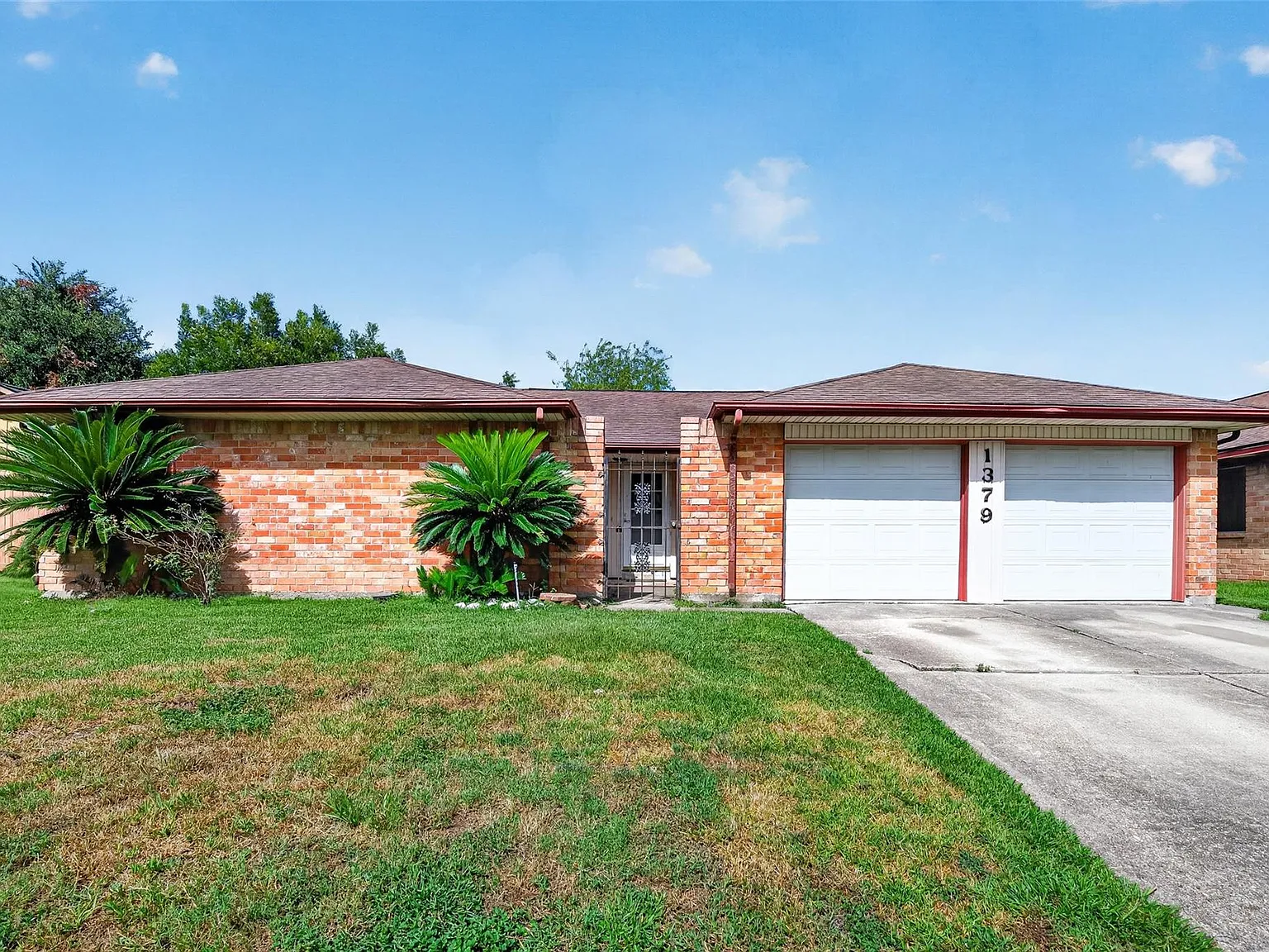 4 bed, 2.0 bath, 1464 sqft, $1,850 — Photo 1