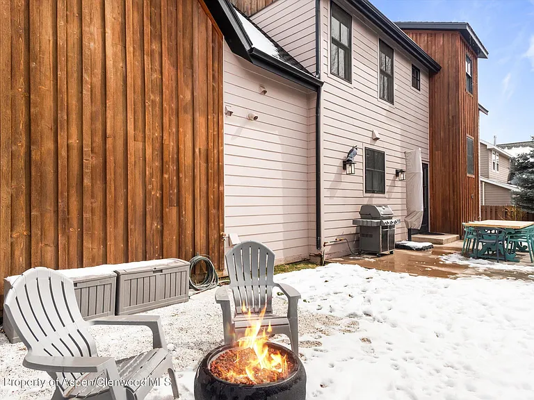333 Sopris Cir — Photo 35