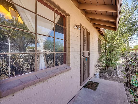 East Montecito Street_9