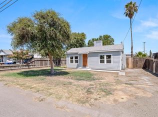 10735 Jackson St, Armona, CA 93202