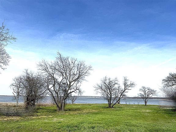 4th image of 8437 Edgewater Dr