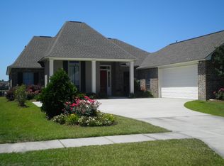 13441 Williamsburg Dr, Walker, LA 70785